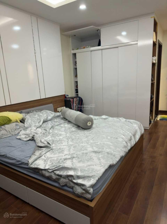 Spacious 3-bedroom apartment at 60 Hoang Quoc Viet, Cau Giay, Hanoi