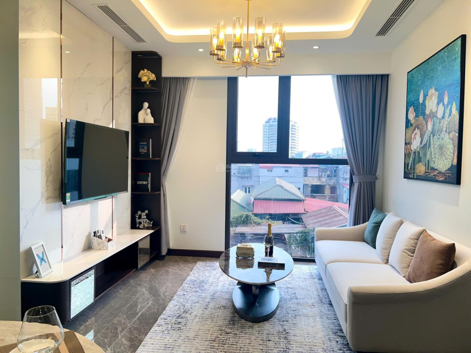Modern 2-Bed Apartment with City Views