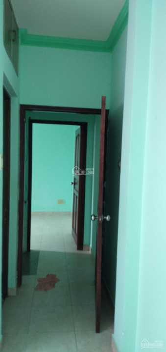Two-Story House with 2 Bedrooms Near Market