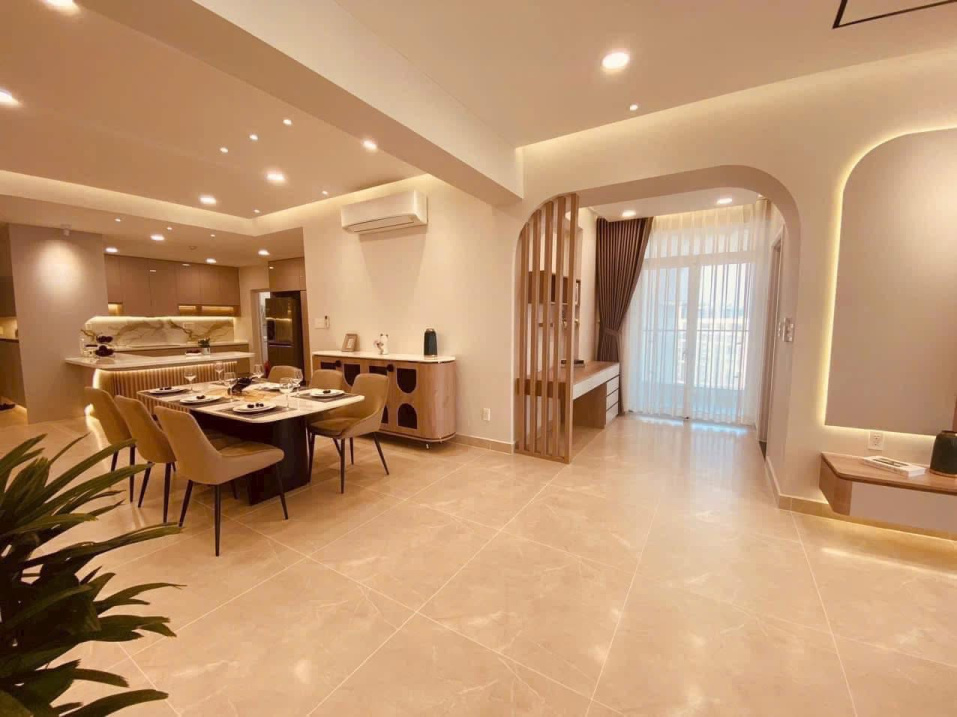 Luxurious 3-Bedroom Corner Apartment with Full Amenities