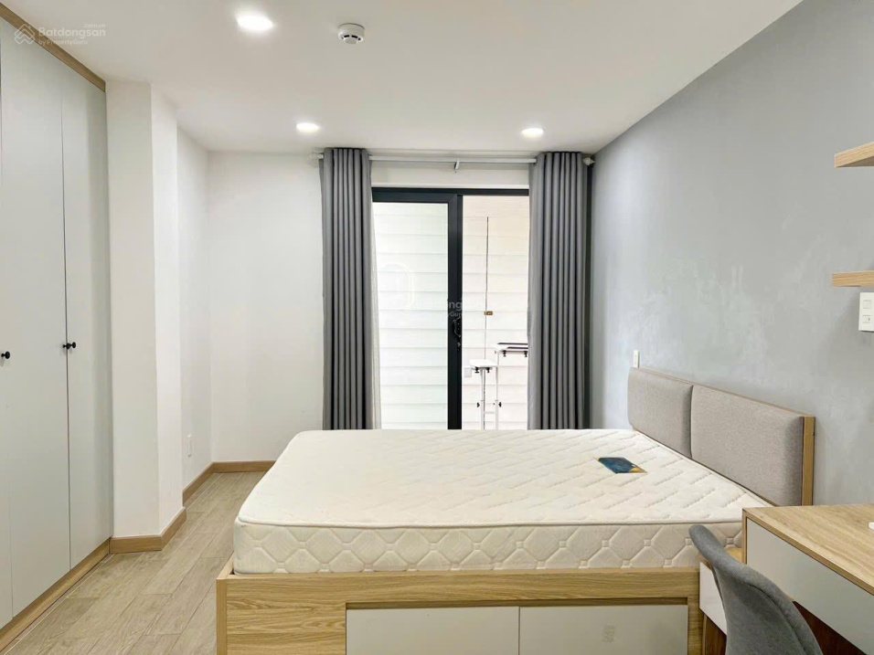 Modern 1-Bedroom Apartment with Balcony Downtown
