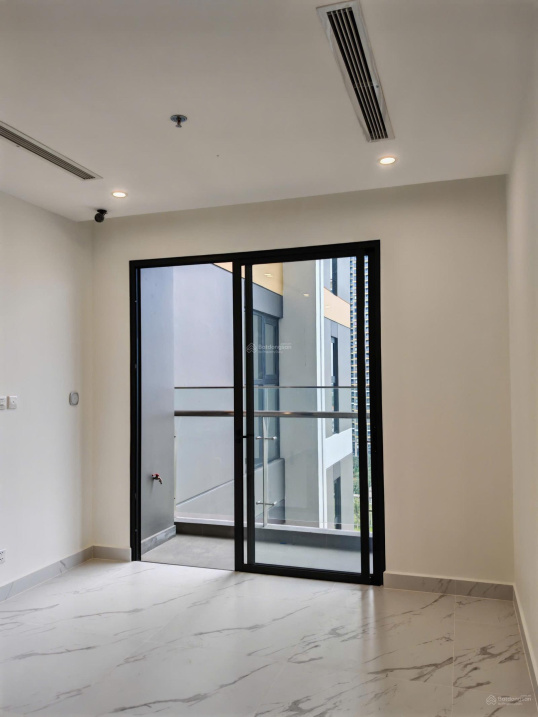 Modern 35m² Studio Apartment with Beverly View