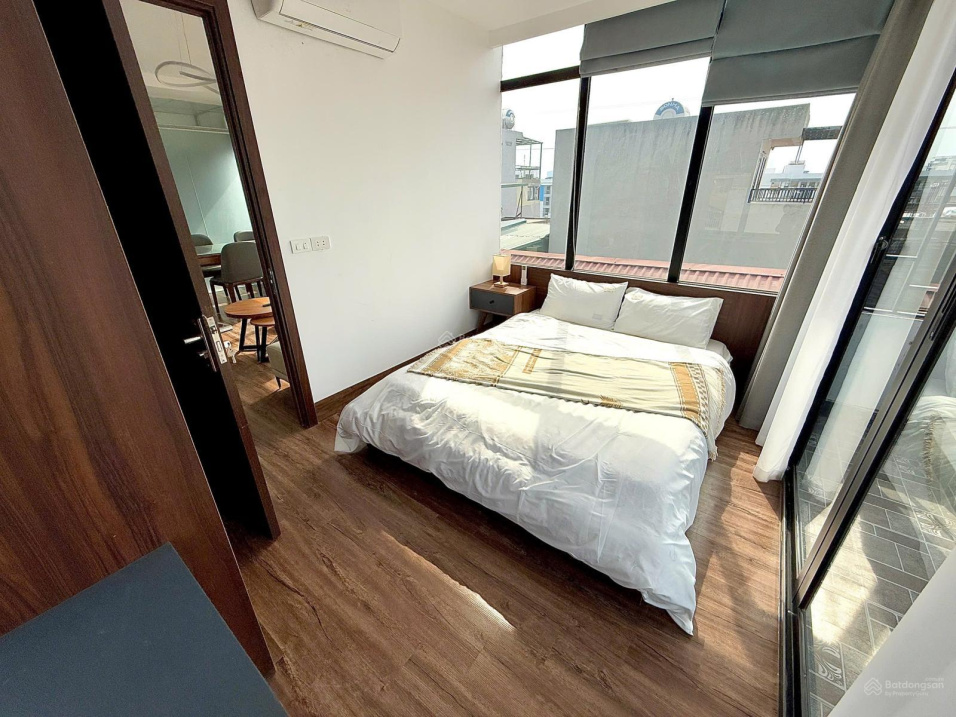Modern 1-Bedroom Apartment with City View