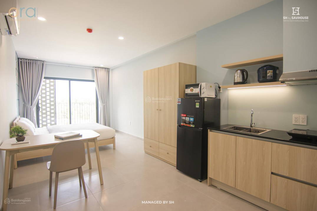 Modern Studio Apartment with Kitchen Near Mall