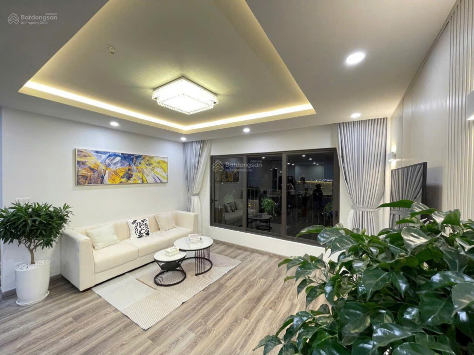Modern 3-Bedroom Apartment with River View