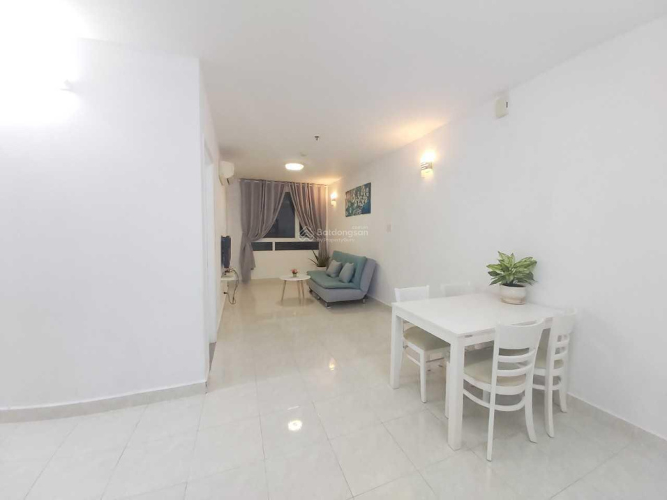 Modern 2-Bed Apartment with City Views