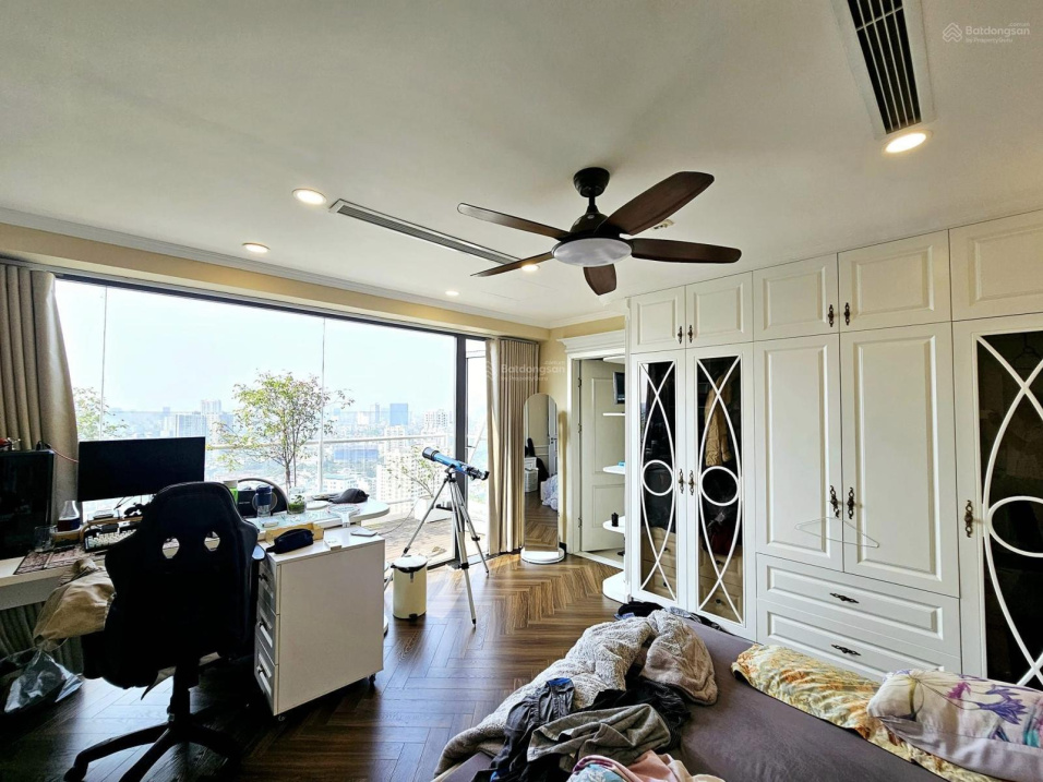 Luxurious 145m² Apartment with Designer Interior