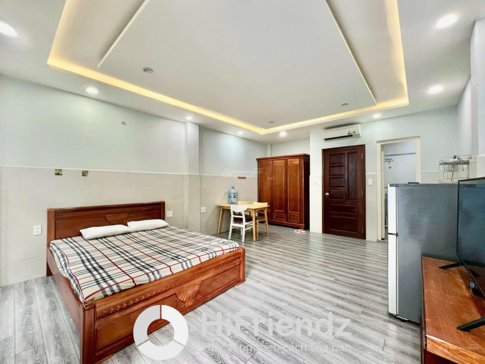 Modern Studio Apartment with Elevator and Amenities