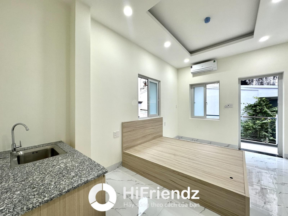 Modern Studio Apartment with Balcony in District 1