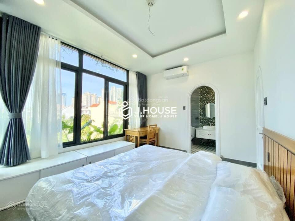 Bright Studio with City Views and Strong WiFi