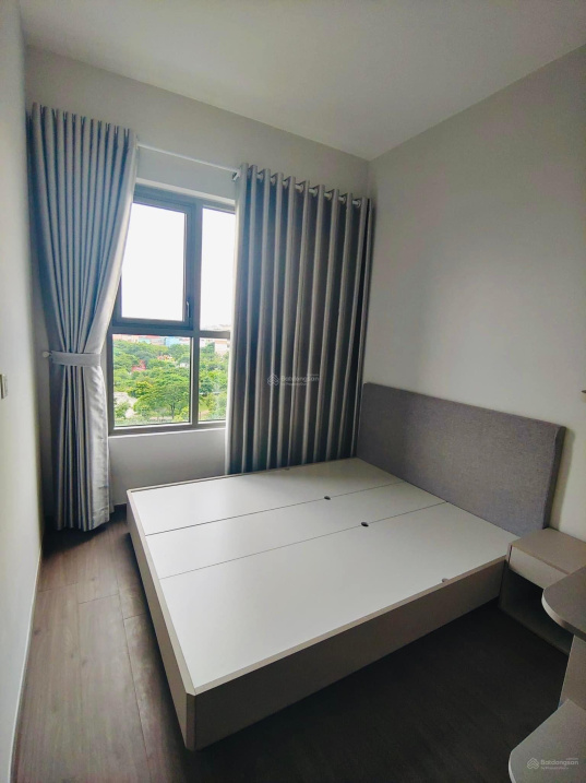 Modern 2-Bedroom Apartment with Pool View