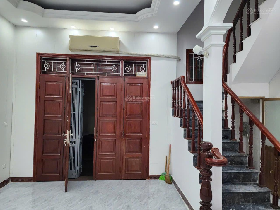 Spacious 5-Story House near Tran Quoc Toan Street
