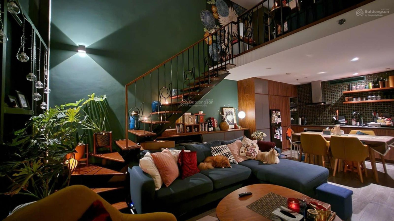 Modern 1-Bed Apartment with Bridge View