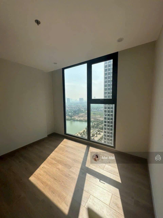 1-Bedroom Modern Apartment with Pool View
