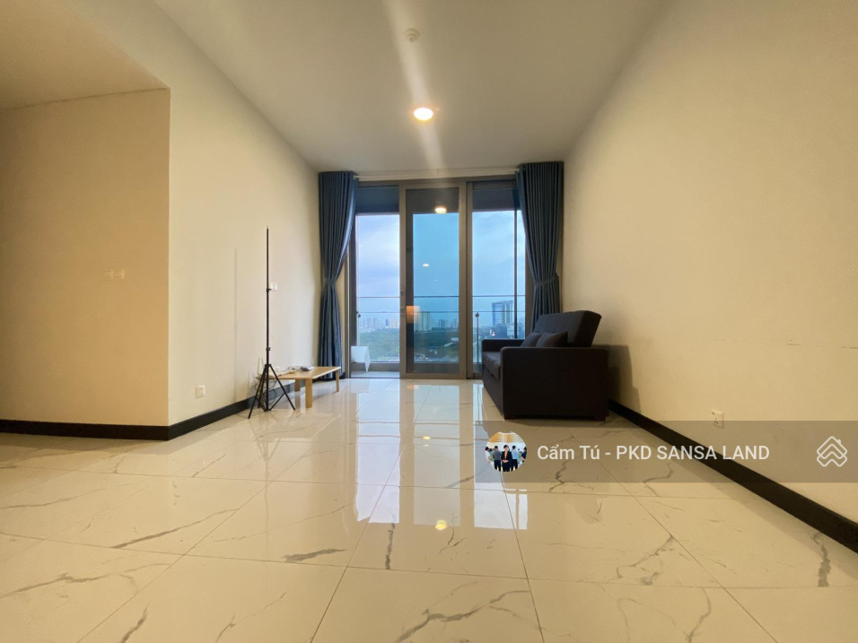 Modern 2-Bed Empire City Apartment with Views