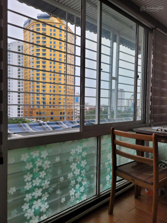 Modern 2-Bedroom Apartment with City Views