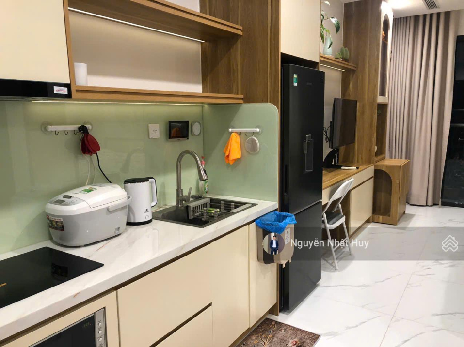 Studio Apartment Near Vinwonder with Pool View