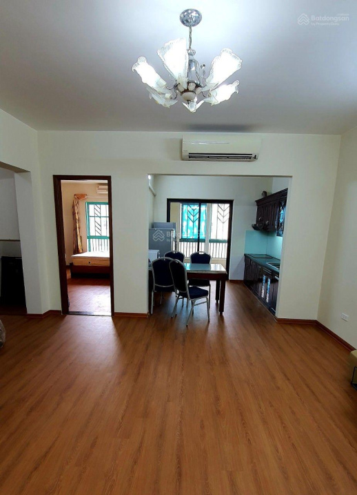 3-Bedroom Apartment Near Elementary School