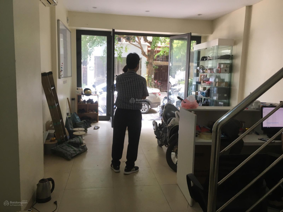 Spacious 4-Story Townhouse near Tran Huu Duc for Rent