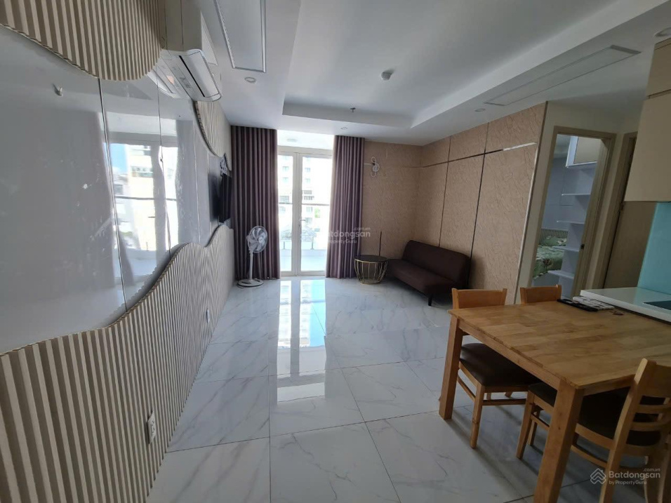 Modern 2-Bedroom Apartment with Designer Interior