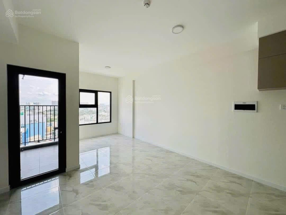 Modern 35m² Studio with Basic Furnishings