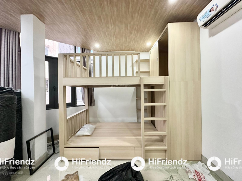 Modern Bunk Bed Room with Elevator Near Q3