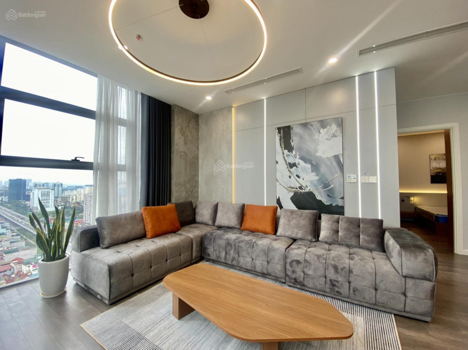 Modern 3-Bedroom Apartment with City Views