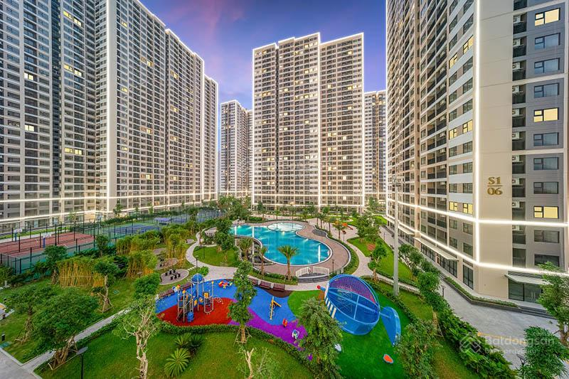 Modern High-Rise Apartment with Pool View