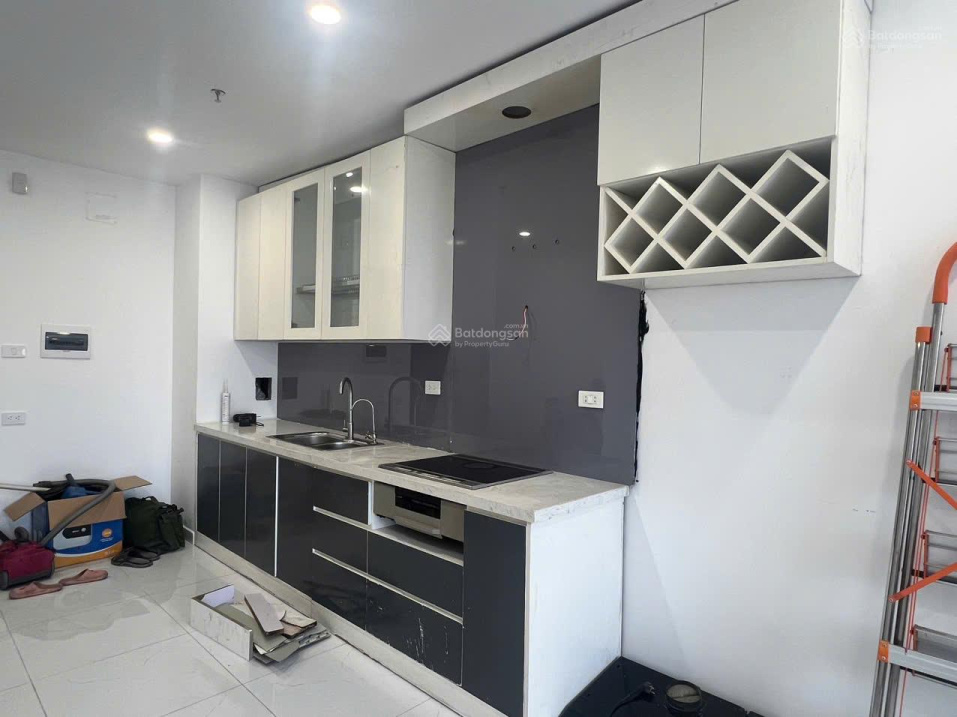Modern 3-Bedroom Apartment with Designer Kitchen