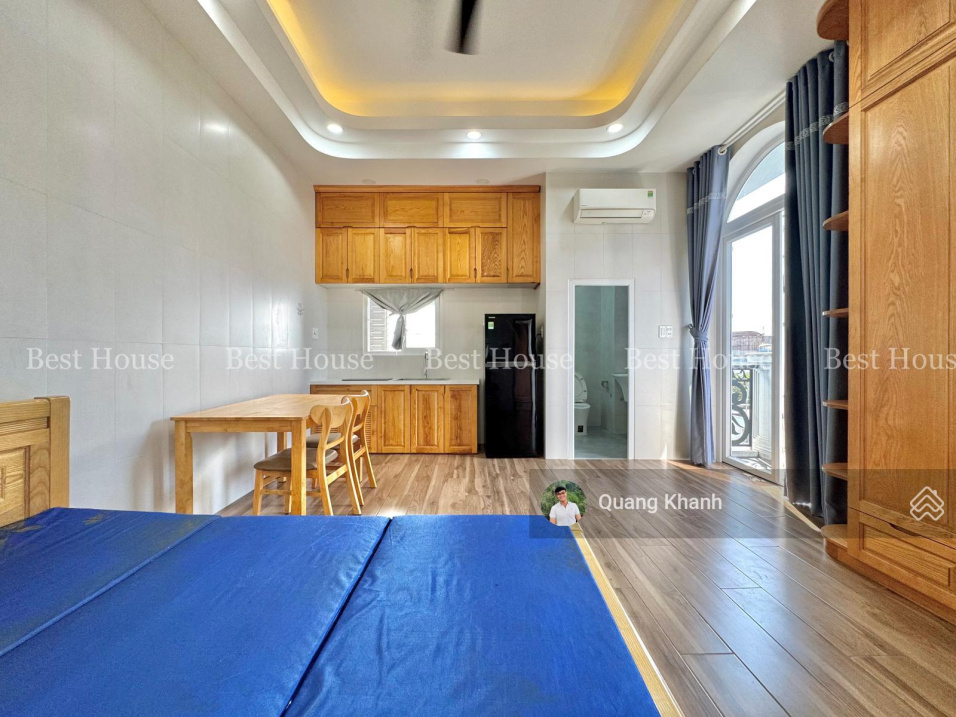 Modern Studio with Balcony Near Golf Course