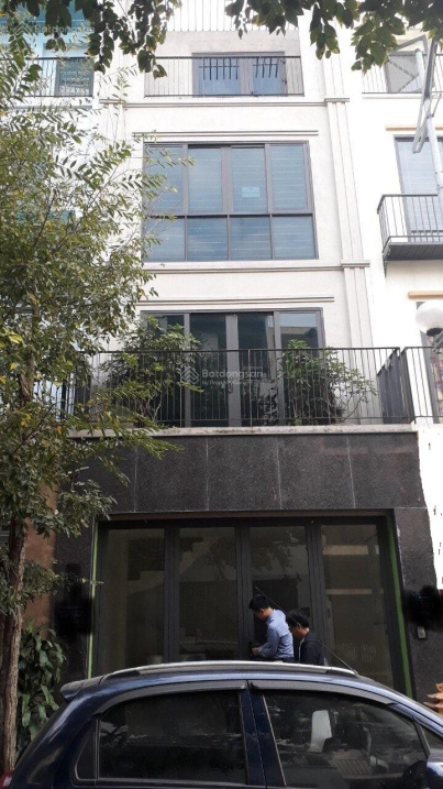 Spacious 4-Story Townhouse near Tran Huu Duc for Rent