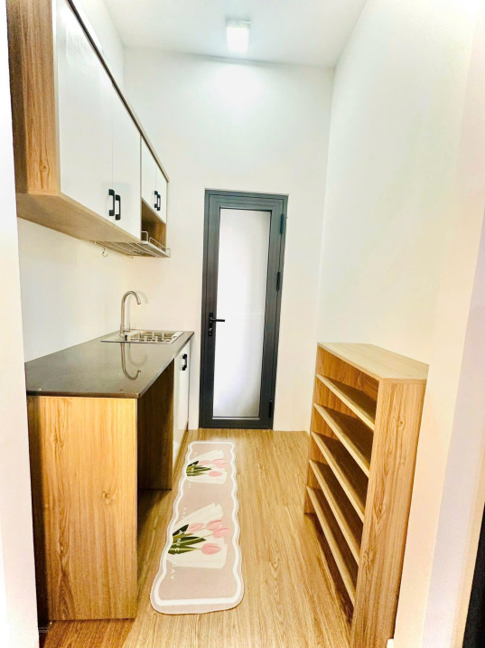 Modern 1BR Apartment Near Hoang Van Thu Park