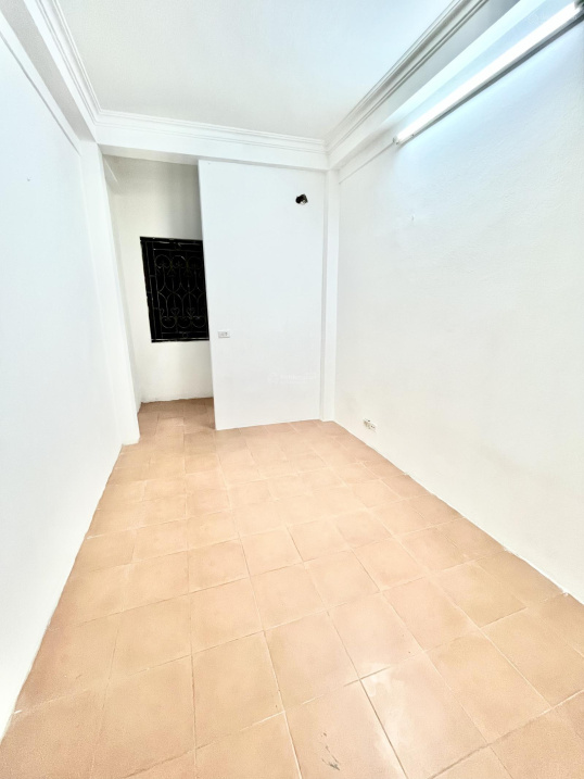 Spacious Townhouse Near Schools and Markets