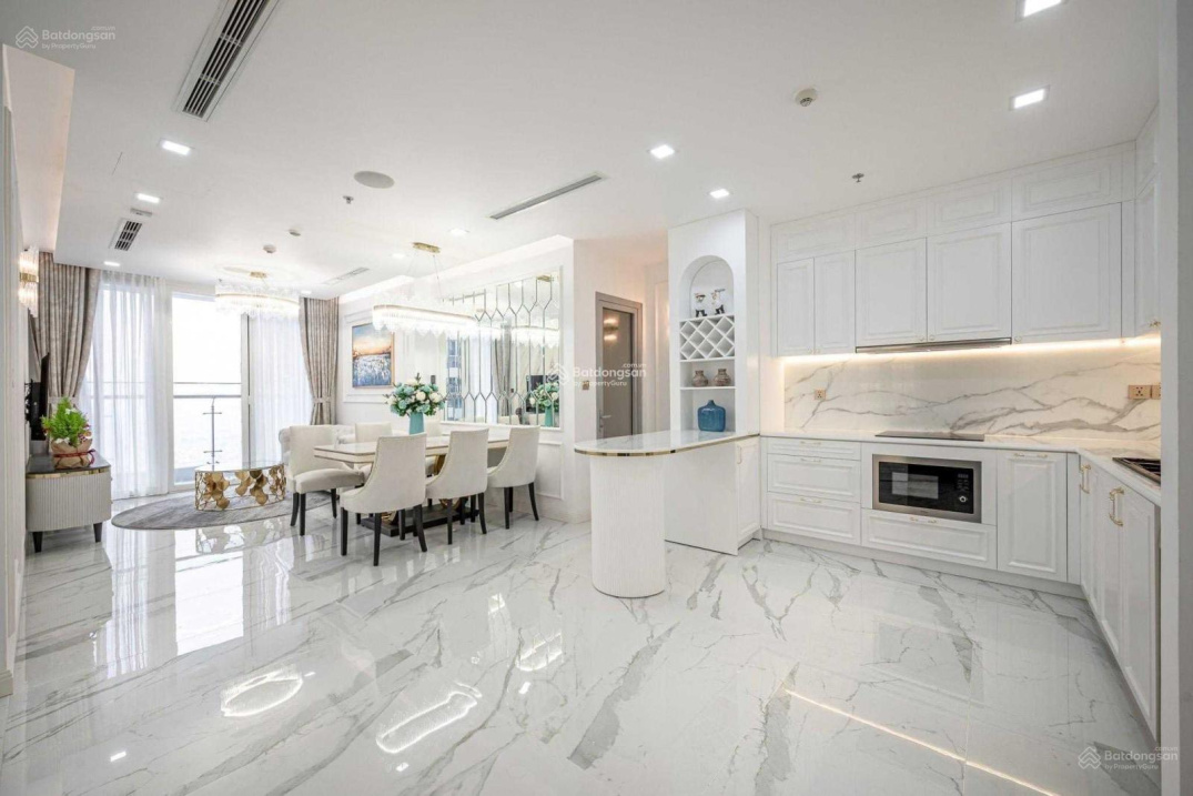 Viva Riverside Apartment in District 6, Spacious and Bright