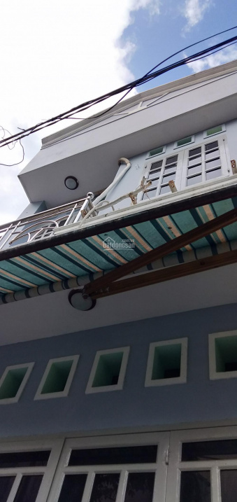 Two-Story House with 2 Bedrooms Near Market