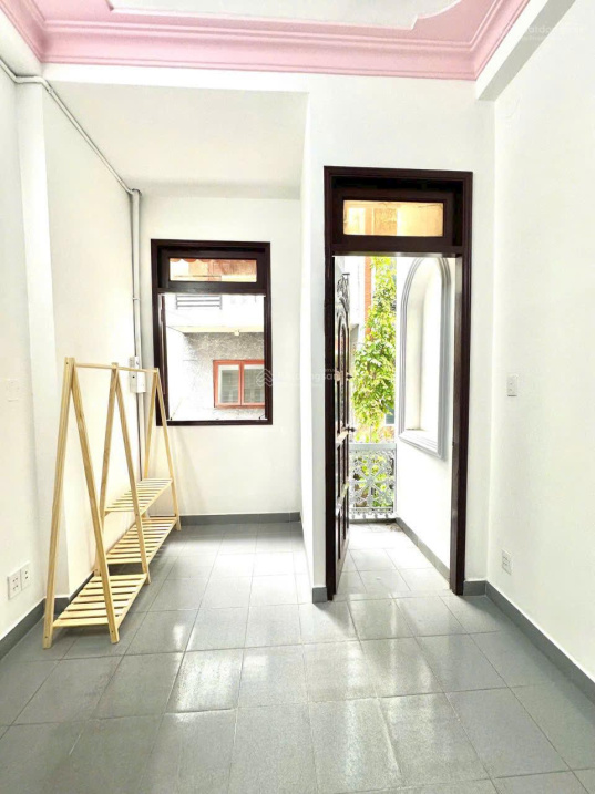 Minimalist Studio with Modern Finishes in District 3