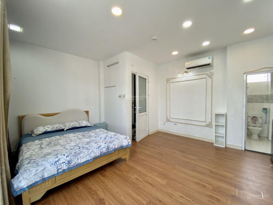Modern Studio Apartment with Full Amenities