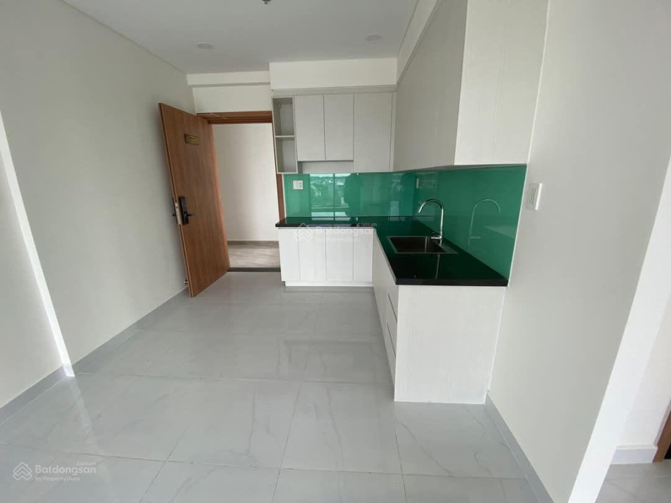 Modern Apartment with Kitchen and Balcony