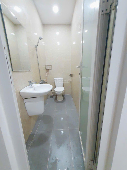 Modern Studio Near Airport with AC
