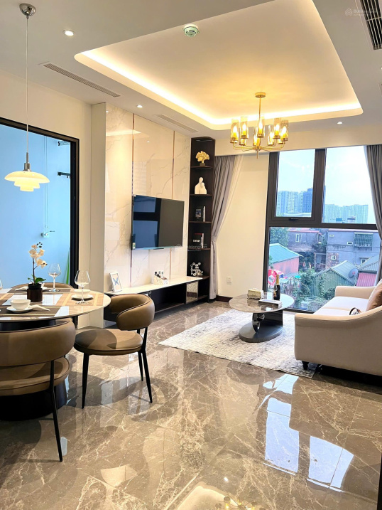 Modern 2-Bed Apartment with City Views