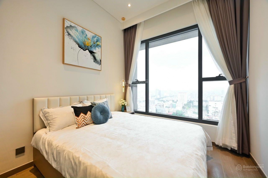 Modern 3-Bedroom Luxury Apartment with Designer Interior