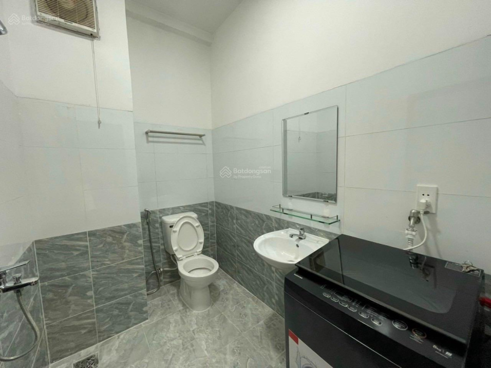 Studio Apartment with Balcony in Q10, Truong Son Street