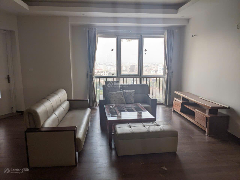 Spacious 156m² Corner Apartment with Park Views
