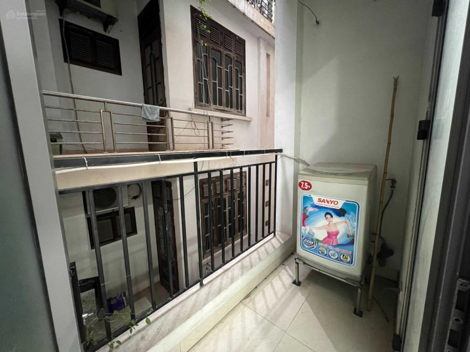 2-Bedroom Apartment at 228 Au Co, Ho Tay with Balcony