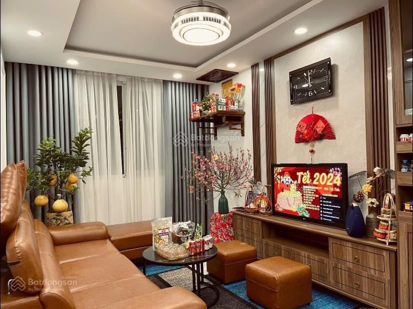 Modern 1-Bedroom Apartment with City View