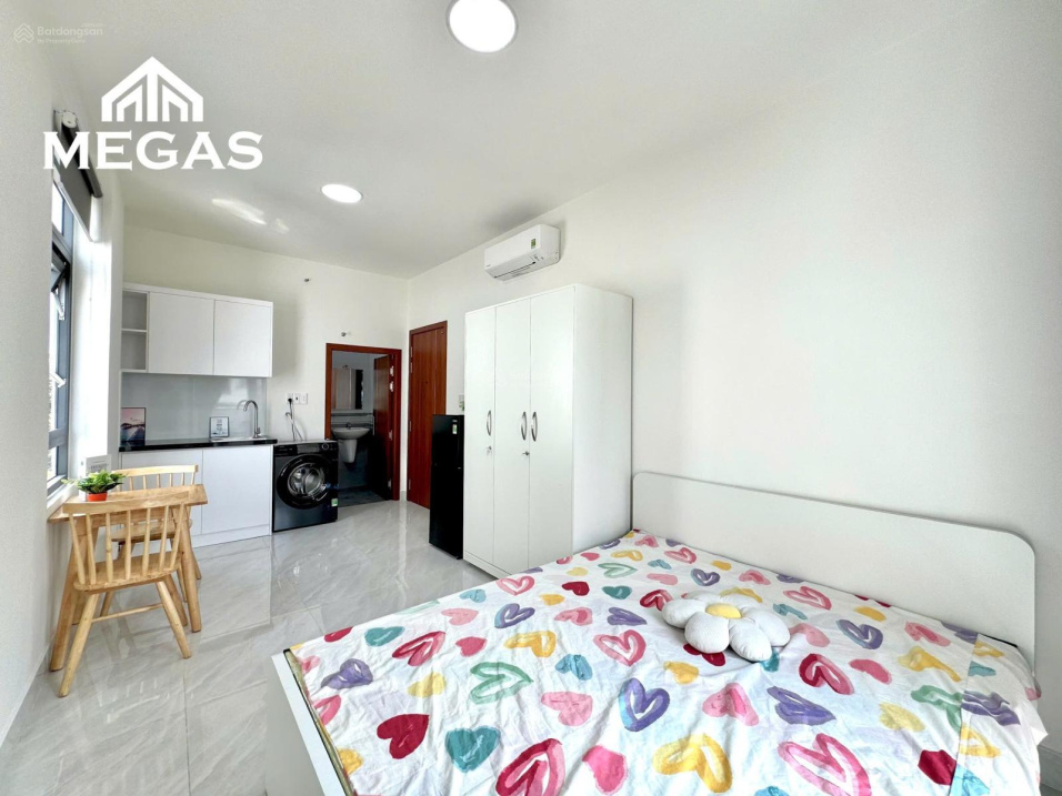 Modern Studio Apartment with Balcony and Washing Machine
