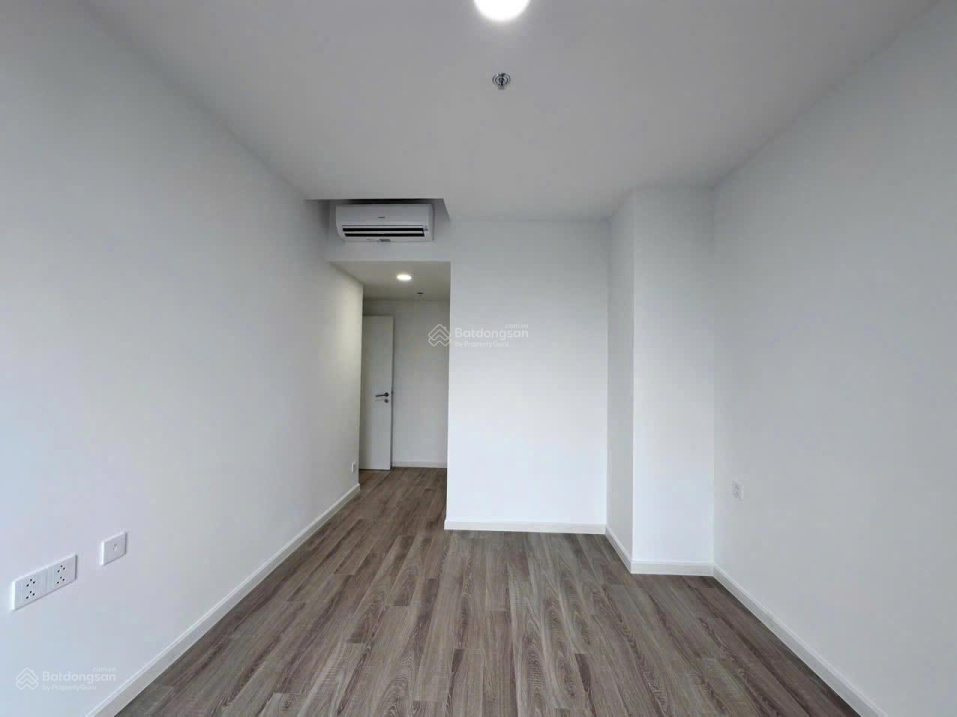 2-Bedroom Apartment with Landmark View