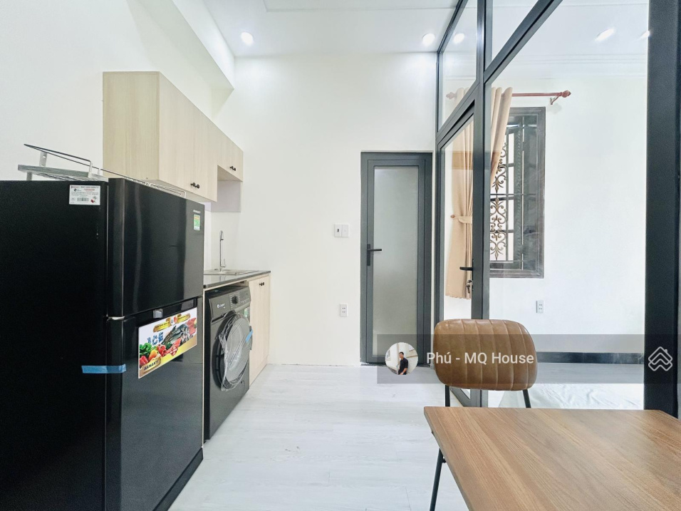Modern Studio with Balcony in Phu Nhuan