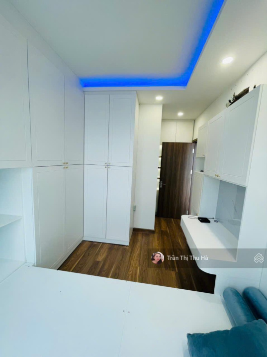 Modern 2-Bed Apartment with River View Q7