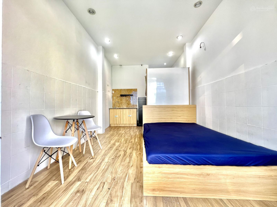 Modern Studio with Balcony Near Hoa Binh Theater